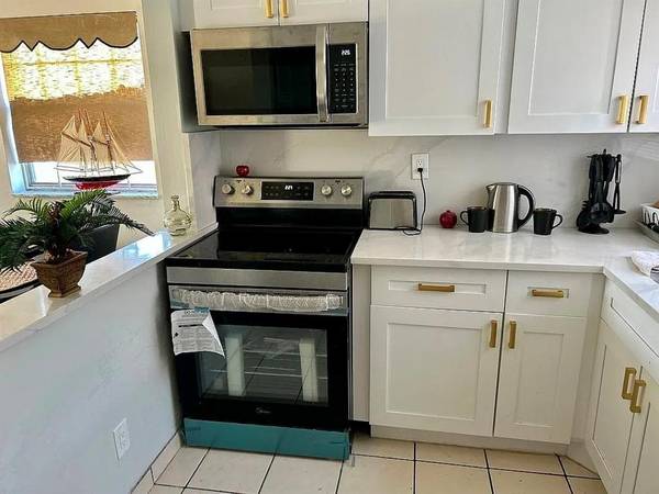 Sunrise, FL 33322,9041 Sunrise Lakes Blvd #113