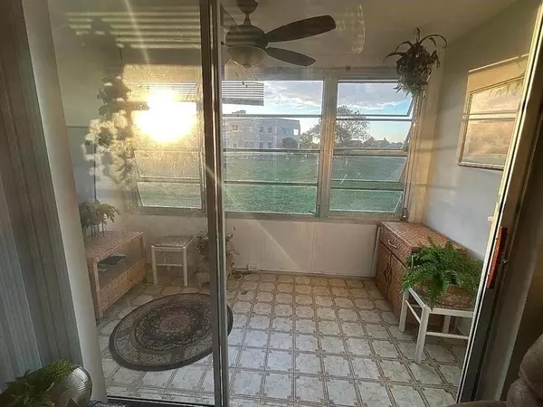 Sunrise, FL 33322,9041 Sunrise Lakes Blvd #113