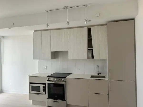 Mississauga, ON L5B 0M3,3900 confederation pkwy Pkwy #3802