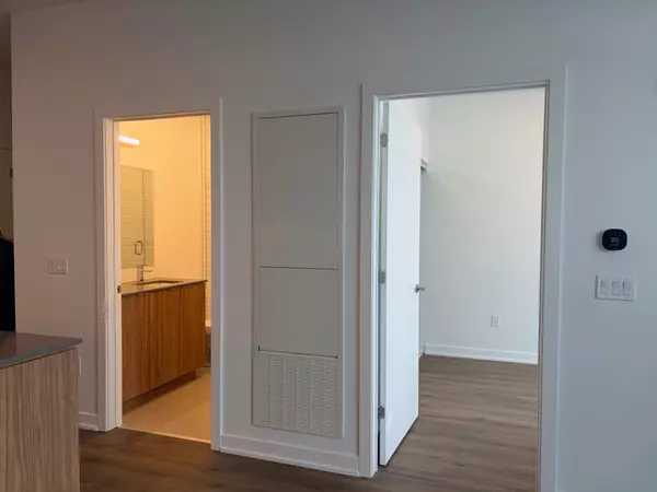 Milton, ON L9E 2B5,720 Whitlock AVE #813