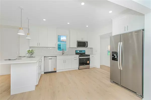 Staten Island, NY 10302,11 Laforge AVE