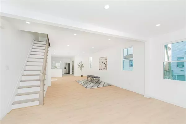 Staten Island, NY 10302,11 Laforge AVE