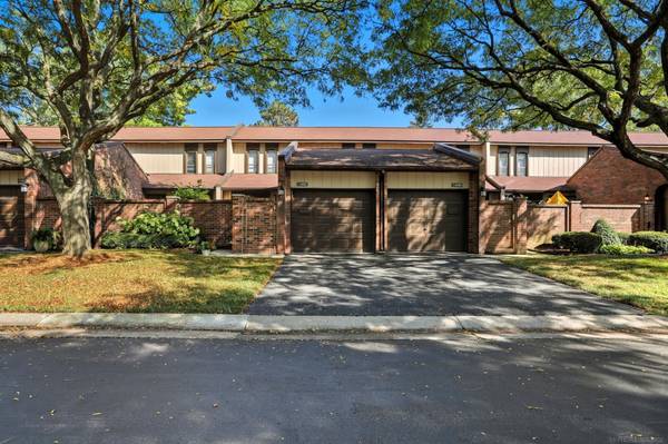 1105 Kirts BLVD, Troy, MI 48084