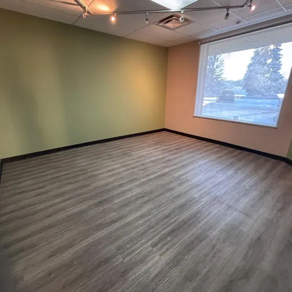 Medicine Hat, AB T1A8A7,1865 Dunmore RD SE #104