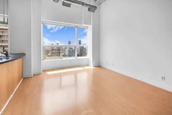 Toronto C01, ON M5V 2Y6,700 King ST W #PH13