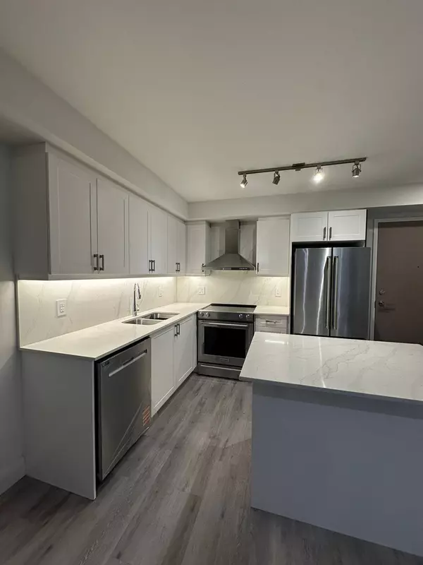 Barrie, ON L4M 0L5,58 Lakeside TER #802