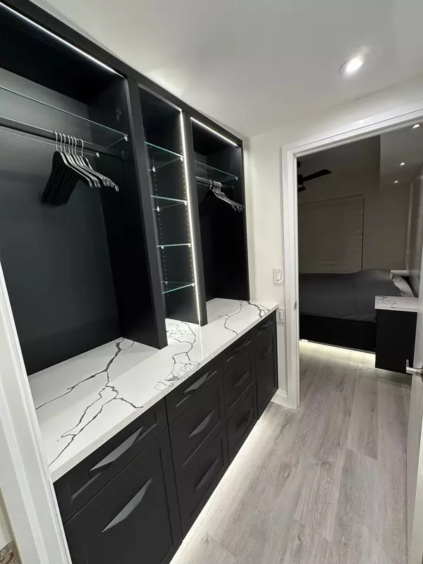 Barrie, ON L4M 0L5,58 Lakeside TER #802