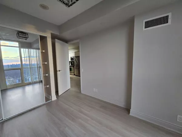 Toronto W08, ON M4R 2J2,5 Valhalla Inn RD #2809