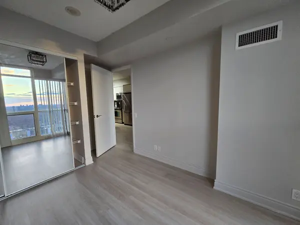 Toronto W08, ON M4R 2J2,5 Valhalla Inn RD #2809