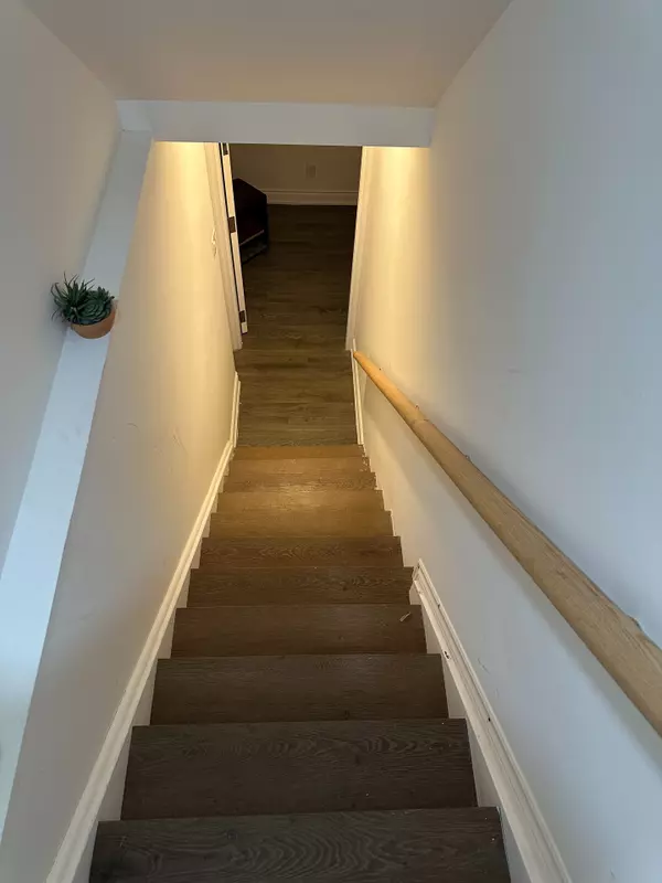 Brampton, ON L6R 3T7,45 Cookview DR #Lower Unit