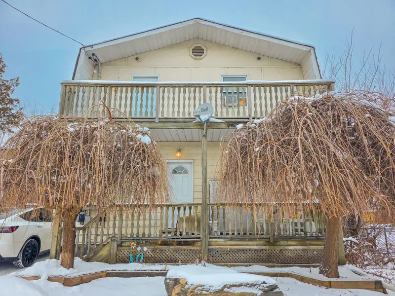 38 Olive AVE #Upper, Oshawa, ON L1H 2N8