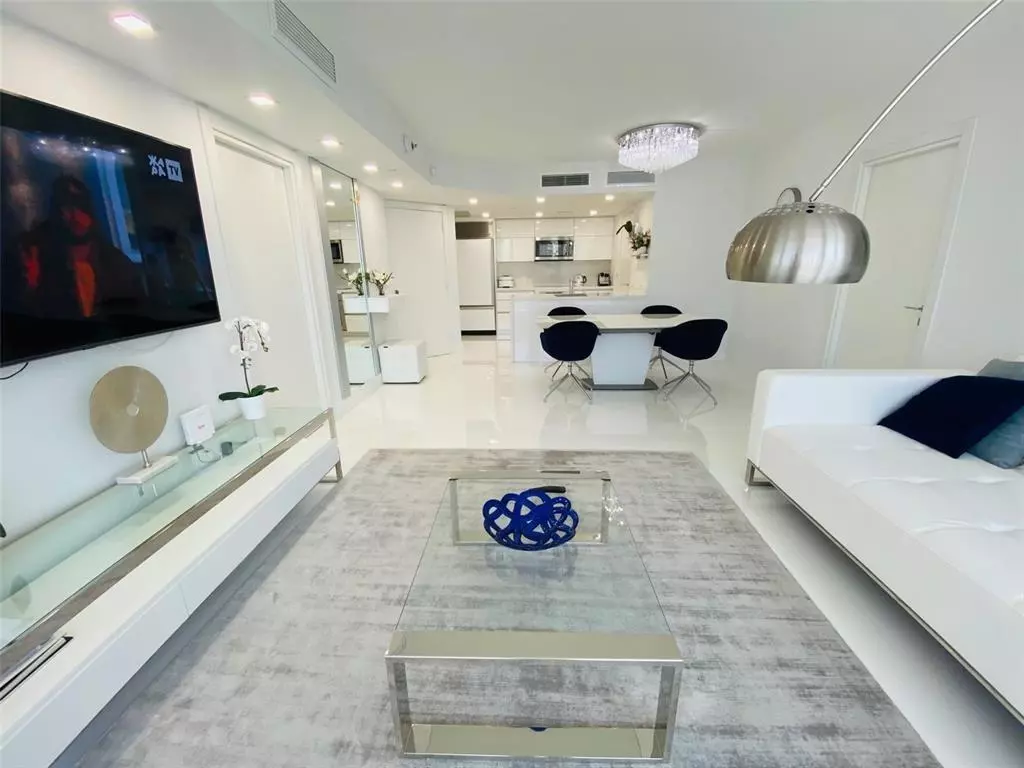 Sunny Isles Beach, FL 33160,17201 Collins Ave #1006