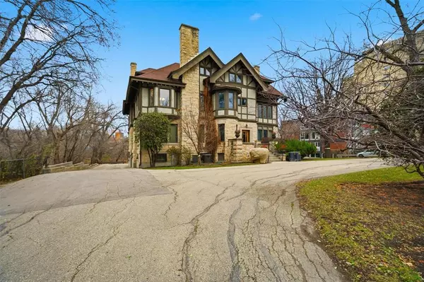 Winnipeg, MB R3M 0A1,393 Wellington CRES