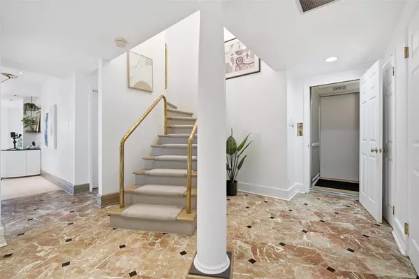 Winnipeg, MB R3M 0A1,393 Wellington CRES