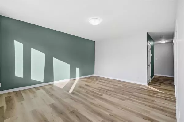 Winnipeg, MB R2L 0E7,171 Chalmers AVE