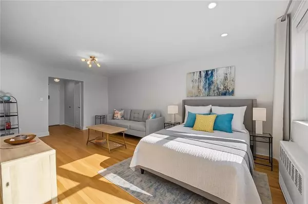 Howard Beach, NY 11414,8409 155th AVE #4N