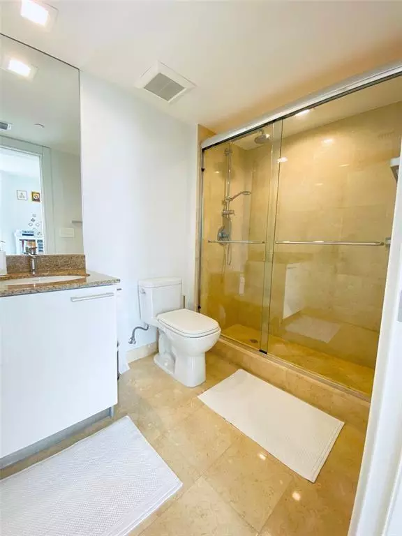 Sunny Isles Beach, FL 33160,17201 Collins Ave #1006