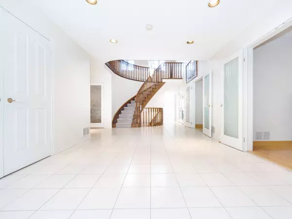 Richmond Hill, ON L4B 2S6,41 Montclair RD