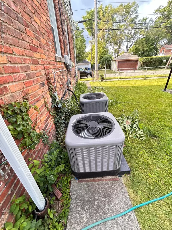 Detroit, MI 48221,20186 Gardendale ST #2