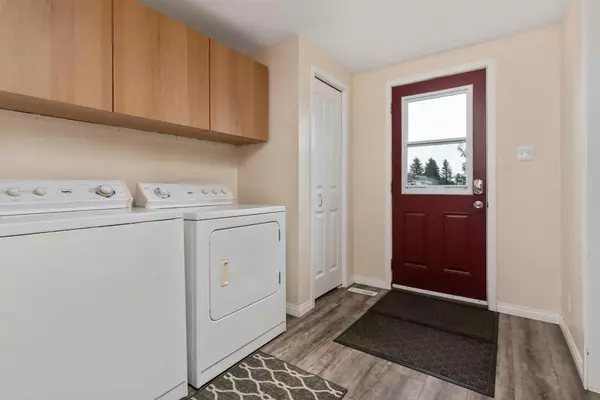 Heisler, AB T0B 2A0,307 Manning AVE