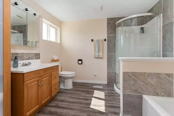 Heisler, AB T0B 2A0,307 Manning AVE