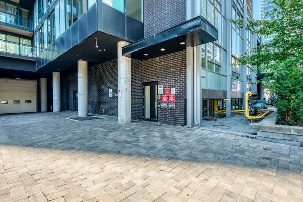 17 Dundonald ST #1601, Toronto C08, ON M4Y 1K3