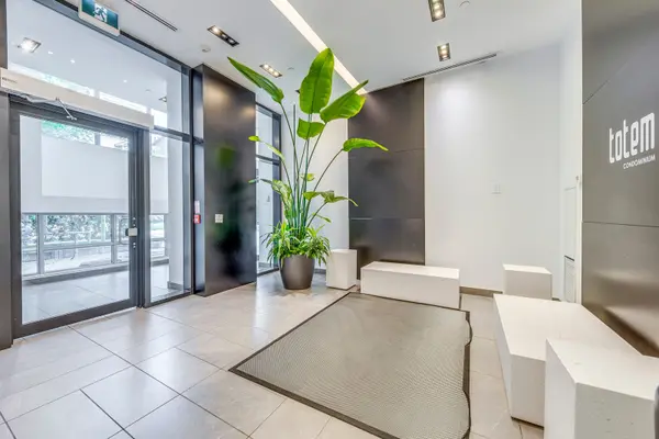 17 Dundonald ST #1601, Toronto C08, ON M4Y 1K3