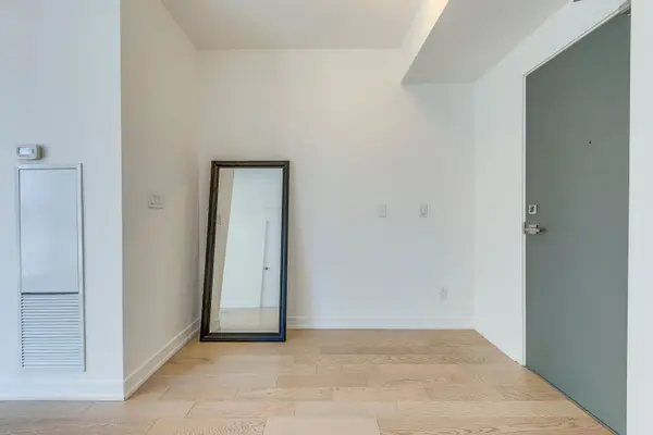 17 Dundonald ST #1601, Toronto C08, ON M4Y 1K3