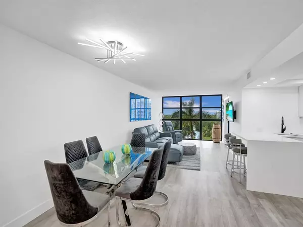 Hallandale Beach, FL 33009,200 Leslie Dr #723