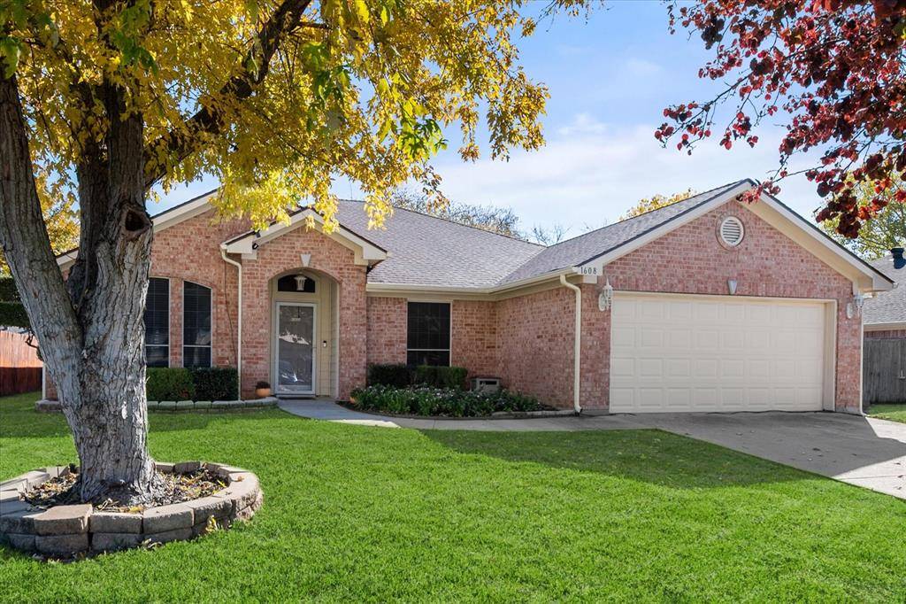 1608 Crestmeadow Lane, Mansfield, TX 76063