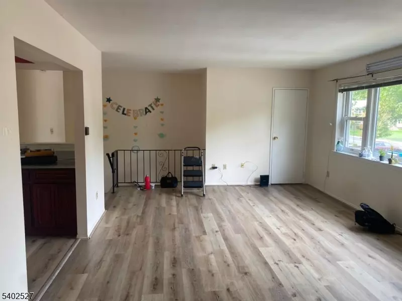 Edison Twp., NJ 08837,182 Evergreen Rd #1B