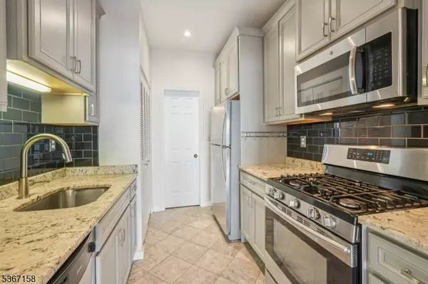 Weehawken Twp., NJ 07086,963-965 Blvd East #4-3