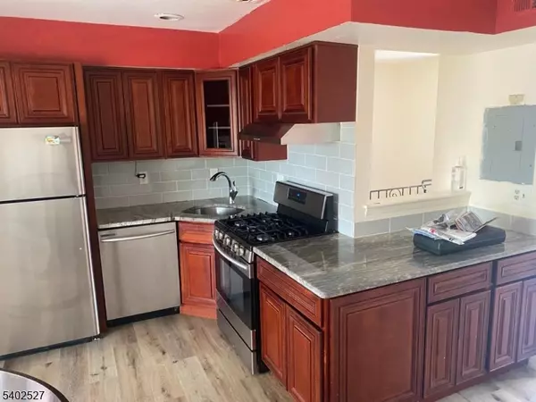 Edison Twp., NJ 08837,182 Evergreen Rd #1B