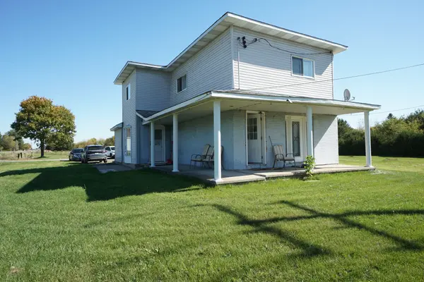 Clarence-rockland, ON K0A 2A0,612 Russell RD #Upper level