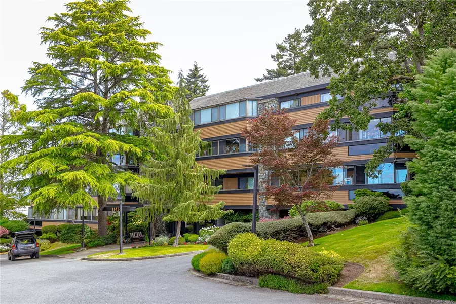 1106 Glenora Pl #304, Saanich, BC V8P 2C3