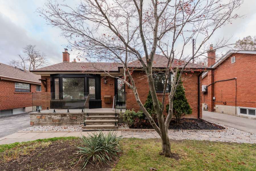 44 Robertsfield CRES #Main, Toronto E04, ON M1R 2X3