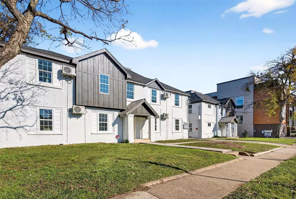 Dallas, TX 75208,439 W 9th Street #2