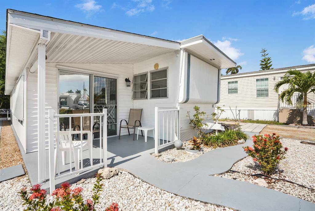 Davie, FL 33324,8573 SW 16th St