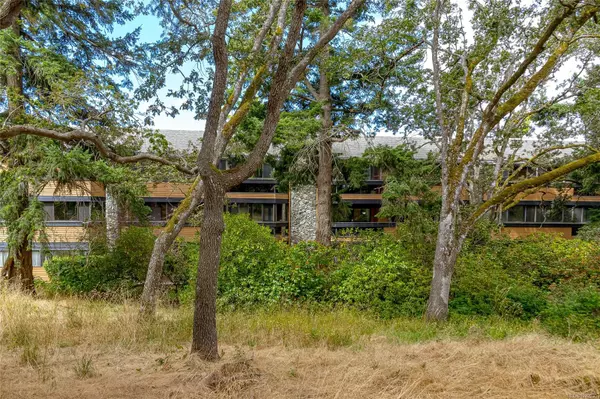 Saanich, BC V8P 2C3,1106 Glenora Pl #304