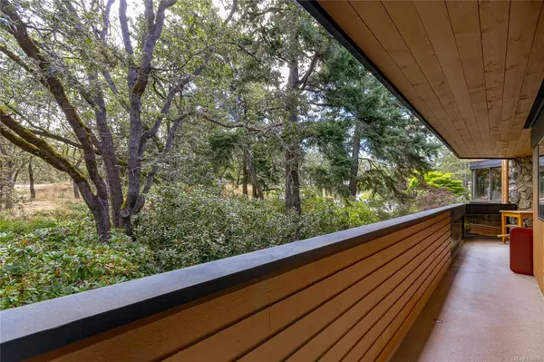 Saanich, BC V8P 2C3,1106 Glenora Pl #304