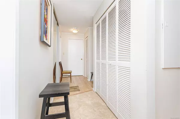 Saanich, BC V8P 2C3,1106 Glenora Pl #304