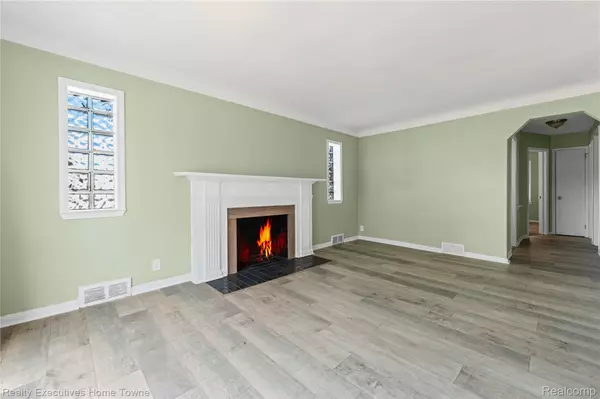 Detroit, MI 48224,4890 Three Mile DR