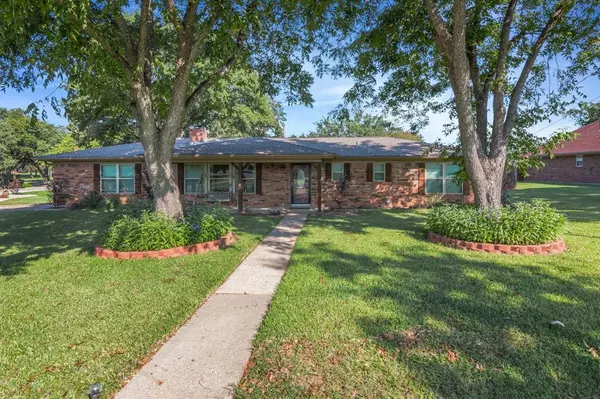 De Cordova, TX 76049,5710 Cortez Drive