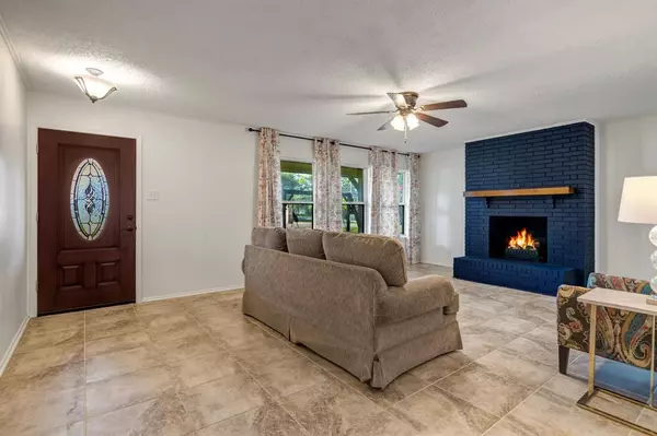 De Cordova, TX 76049,5710 Cortez Drive