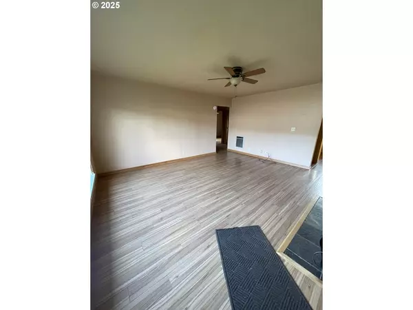 Reedsport, OR 97467,1820 DOGWOOD AVE