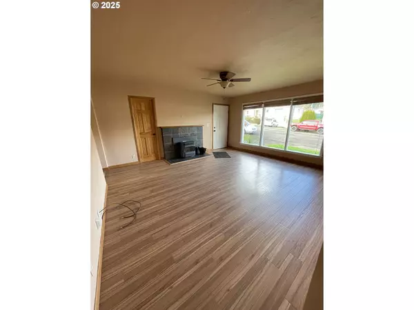 Reedsport, OR 97467,1820 DOGWOOD AVE