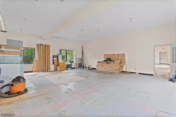 Bloomingdale Boro, NJ 07403,15 Hamburg Tpke