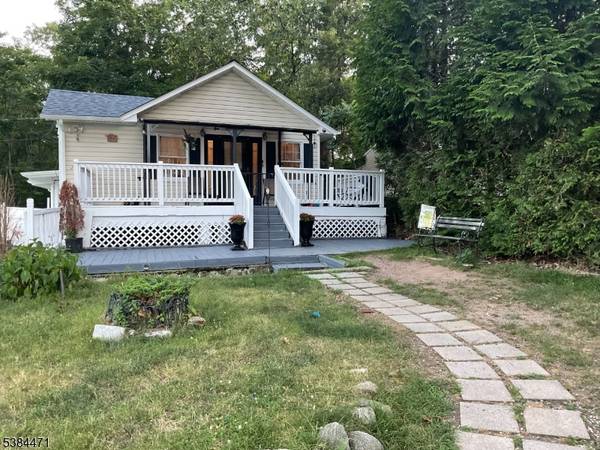 16 Berry Ln, West Milford Twp., NJ 07480