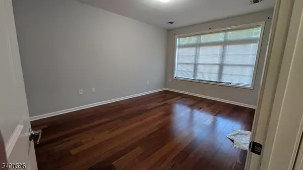 Linden City, NJ 07036,104 E Elizabeth Ave #308