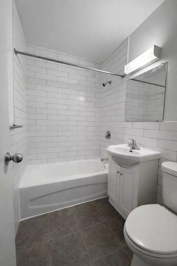 Toronto E09, ON M1G 1A2,35 Confederation DR #603